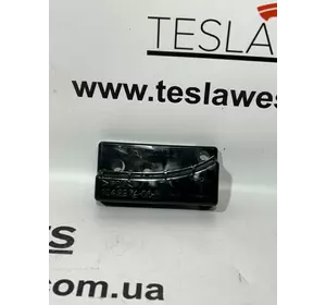 Кронштейн  заднего бампера правый Tesla Model S, 1042974-00-B