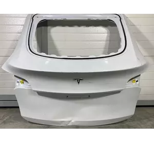 Крышка багажника белая с дефектом (вмятина) Tesla Model Y 1493410-E0-A