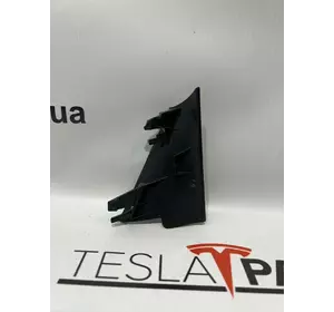 Накладка диффузора радиатора правая Tesla Model S Rest, 1057850-00-C