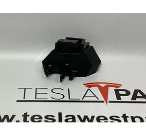 Направляющая бампера переднего, нижняя правая Tesla Model S, 1072914-00-B