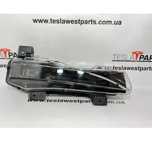 Фара противотуманная правая Tesla Model S Plaid, 1563711-00-A