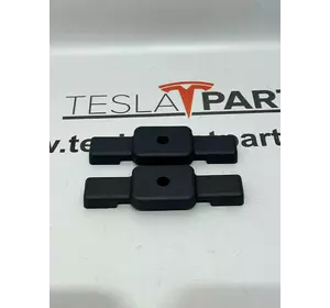 Заглушка буксировочного крюка Tesla Model S Plaid, 1564688-00-A