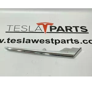 Накладка люверса верхняя правая хром Tesla Model X, 1049610-00F